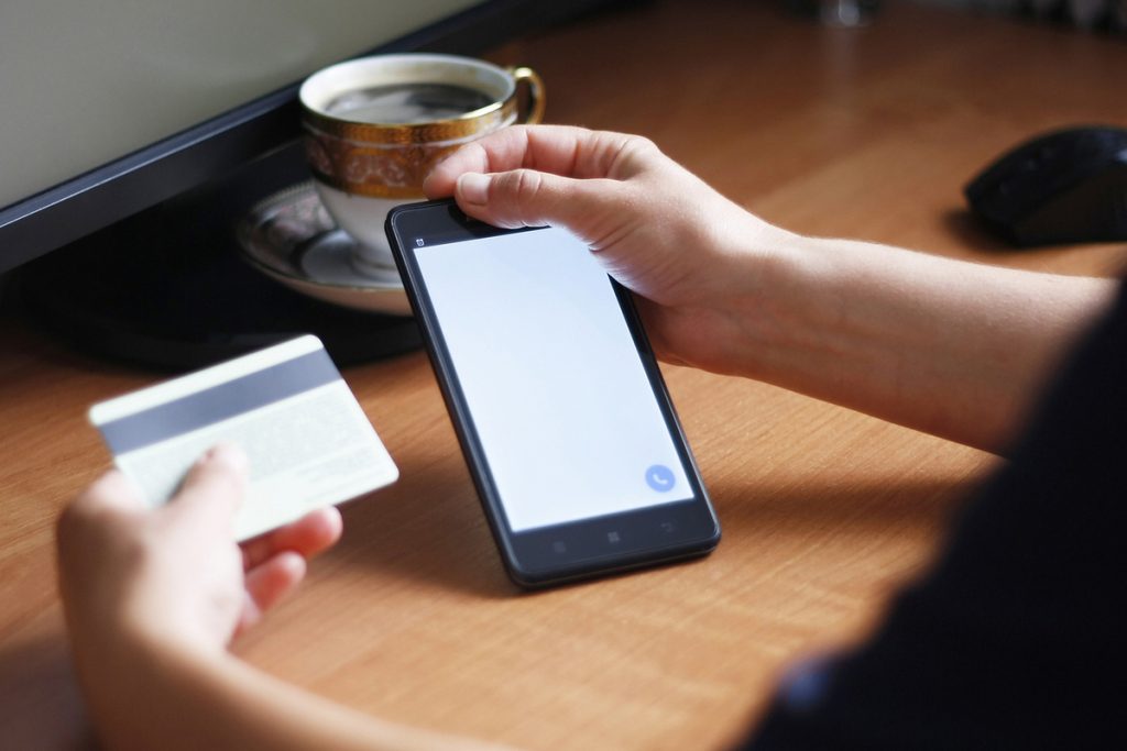 Ak váš mobilný telefón vykazuje tieto príznaky, buďte opatrní, pretože niekto môže špehovať vaše bankové účty