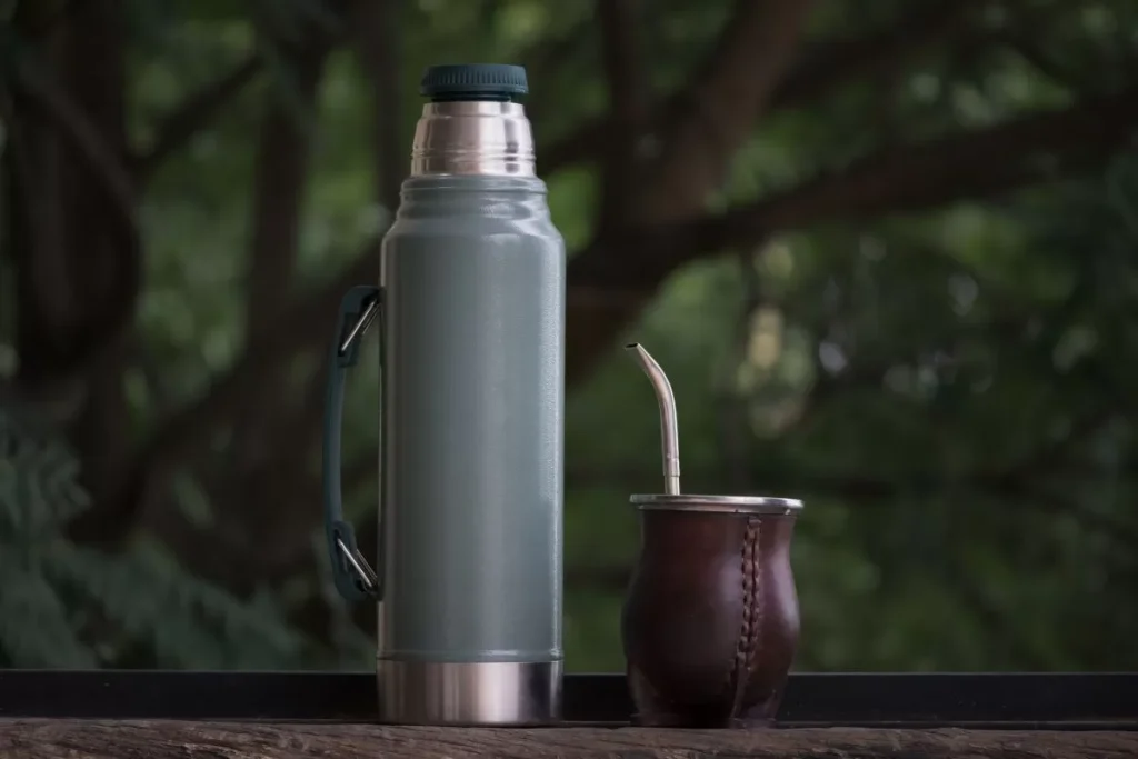 100% účinný trik: ako odstrániť usadeniny z viečka termosky pomocou prírodnej ingrediencie