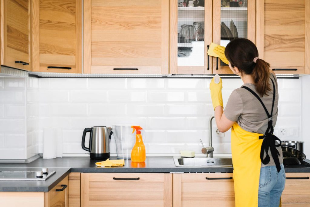 3 čajové lyžičky týchto kuchynských ingrediencií – to je všetko, čo potrebujete na to, aby ste bez námahy odstránili mastnotu z nábytku