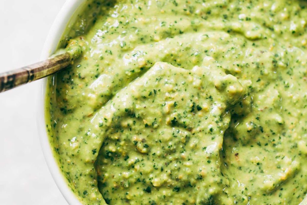 Domáce pesto z cukety, cesnaku a parmezánu