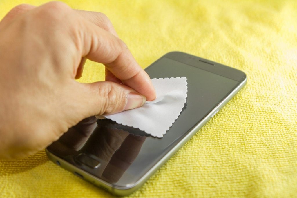 Krok za krokom: ako ľahko a efektívne odstrániť škrabance z displeja mobilného telefónu