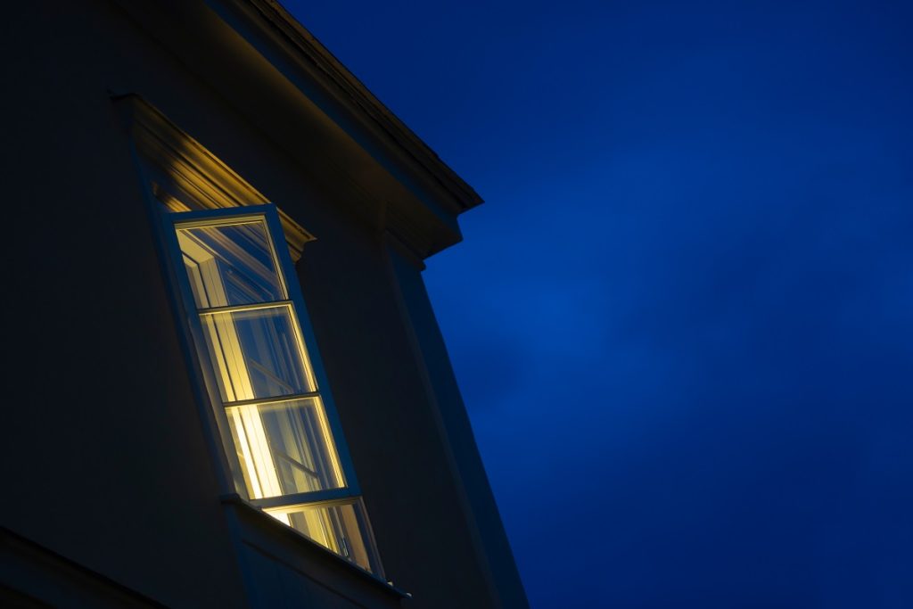 Zbohom, otvorené okná v lete: odborníci na zdravie to neodporúčajú