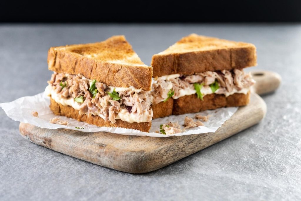 Recept dňa: pikantný sendvič s tuniakom na vynikajúcu večeru