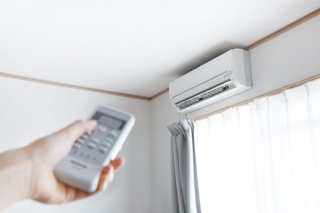 Odborník na klimatizáciu tvrdí: „Klimatizácia nespotrebuje rovnaké množstvo energie pri teplote 22 °C a 25 °C, závisí to od vonkajšej teploty a rozdielu teplôt medzi vonkajšou a vnútornou jednotkou.“