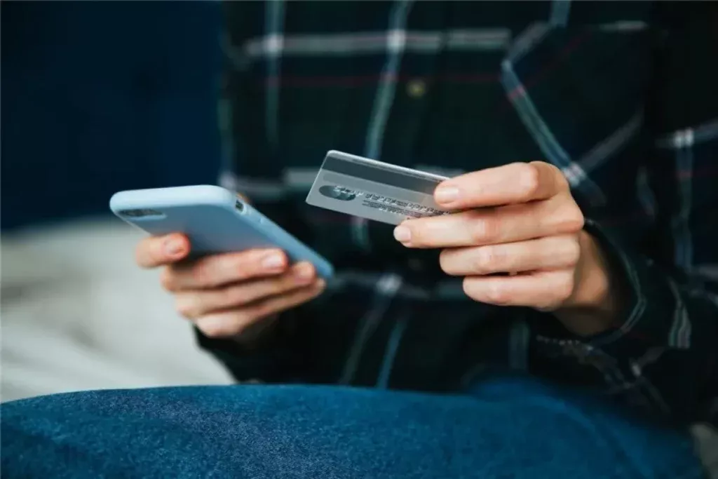 Neotvárajte a neodpovedajte na túto esemeskovú správu, „banky“ môžu vyprázdniť váš bankový účet za pár minút