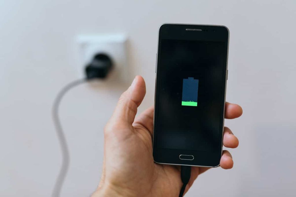 Ako dosiahnuť, aby batéria vášho mobilného telefónu vydržala viac ako 24 hodín: trik, ktorý málokto používa