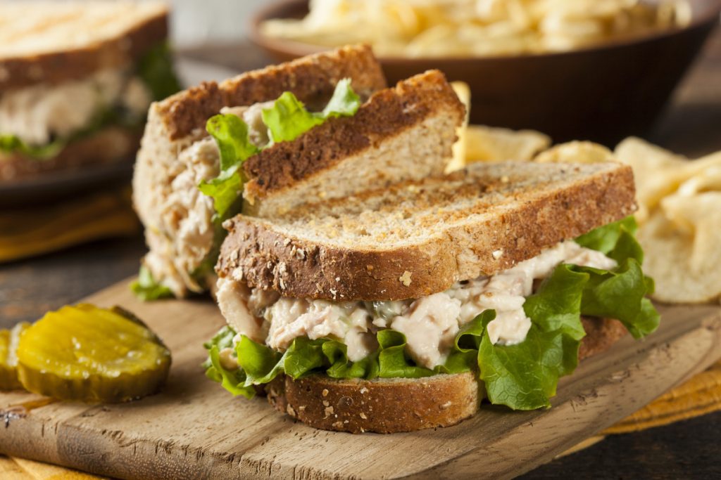 Recept dňa: pikantný sendvič s tuniakom na vynikajúcu večeru