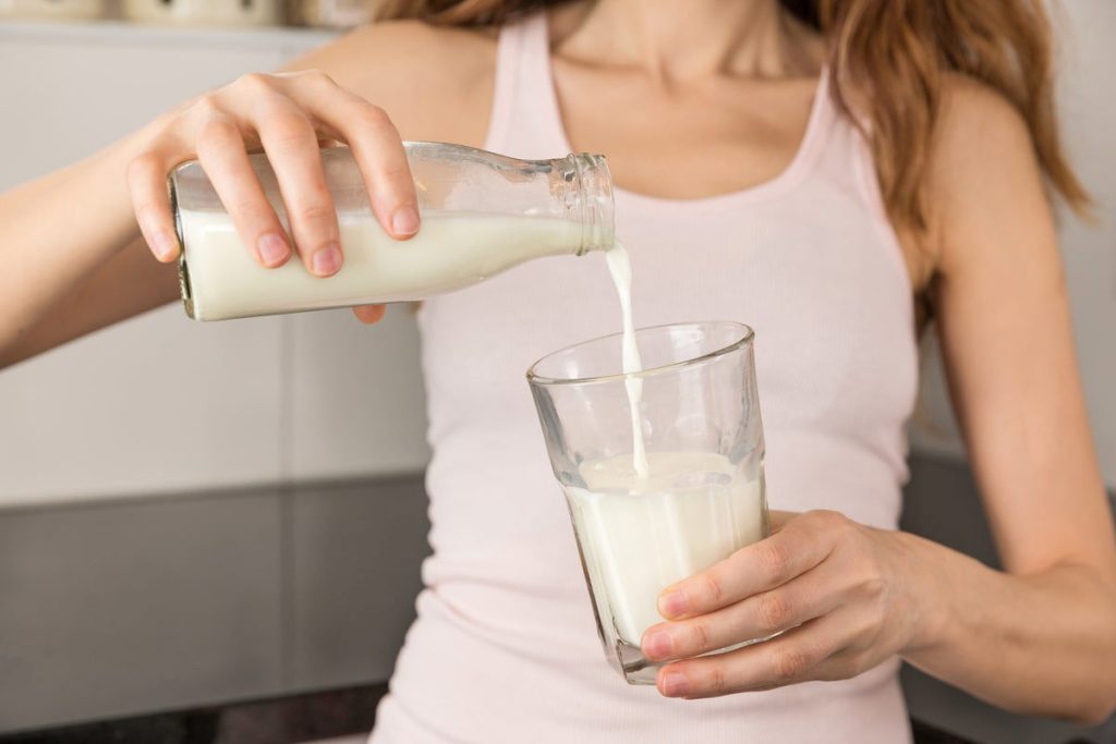4 nápoje bohaté na elektrolyty, ktoré zabraňujú dehydratácii v horúčave
