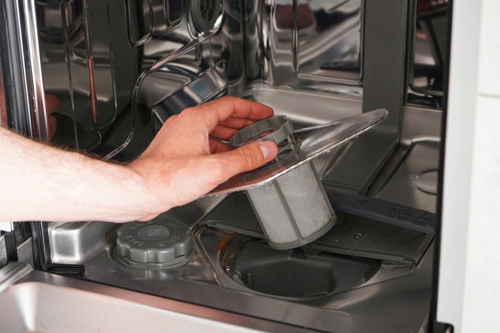 Som technik na domáce spotrebiče a tu je moja rada, ako vyčistiť umývačku riadu
