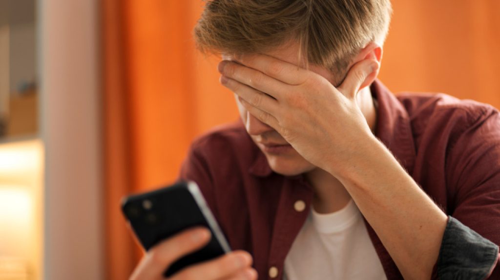 Ak ste na dovolenke a vidíte to na svojom mobilnom telefóne, niekto vás hackol: čo robiť, aby ste to zastavili