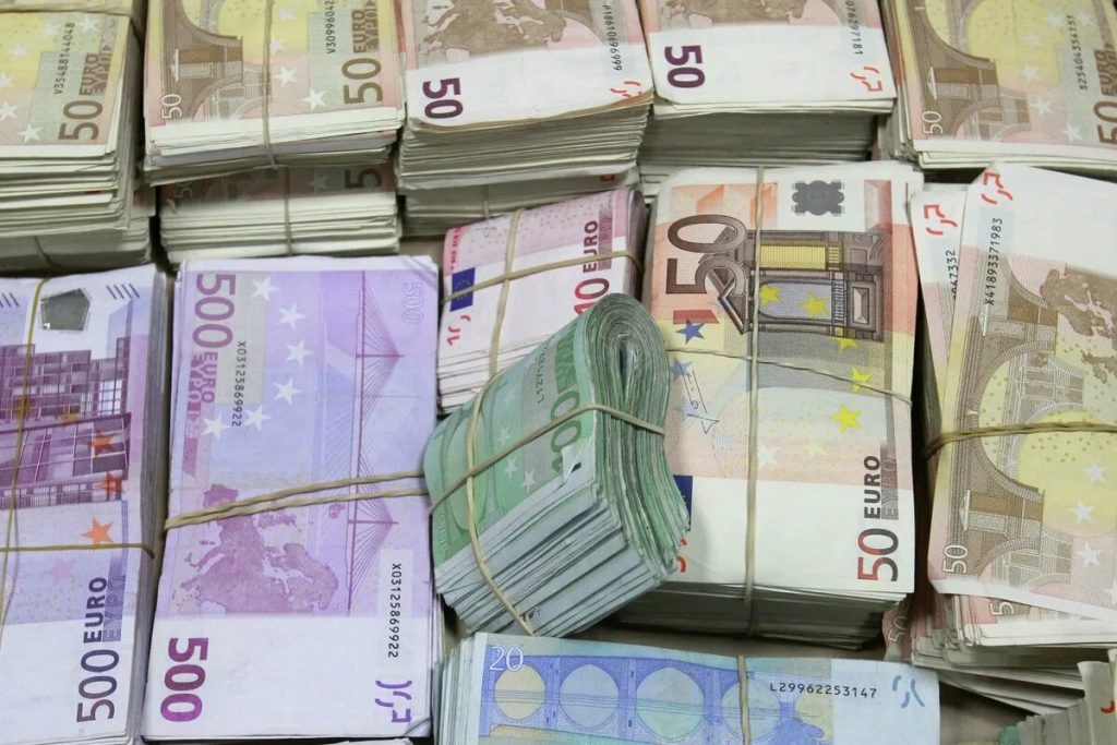 Dôchodca s nádejou investuje 173 000 eur a dostane sa do medzinárodného podvodu so zapojením Španielska