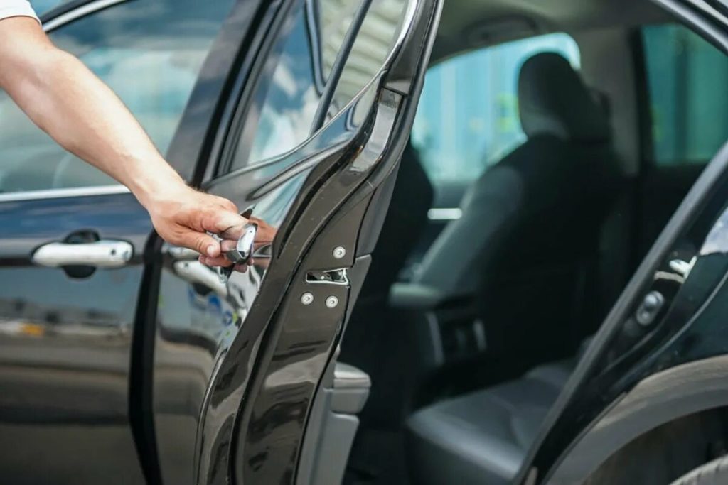 Japonský trik, ako ochladiť kabínu automobilu za 30 sekúnd bez zapnutia klimatizácie