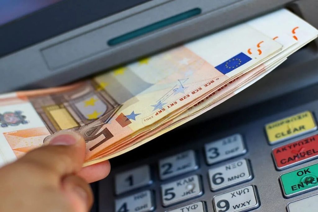 Banka oficiálne vysvetľuje, čo majú robiť príbuzní v prípade smrti majiteľa bankového účtu