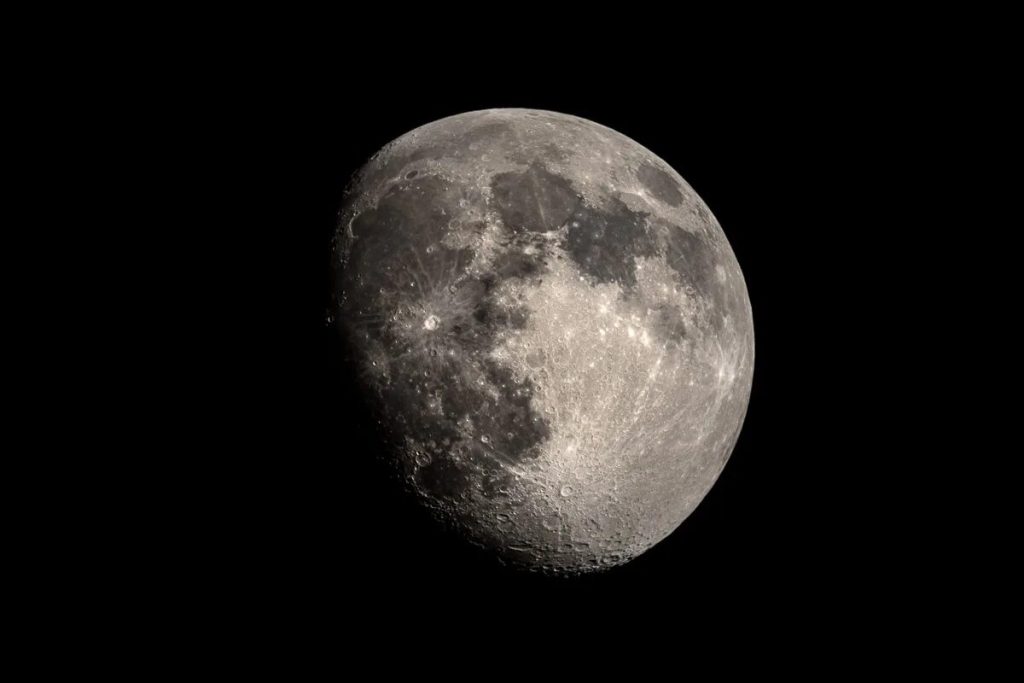 Ako vyfotografovať Mesiac na mobilný telefón a nezahynúť pri pokuse