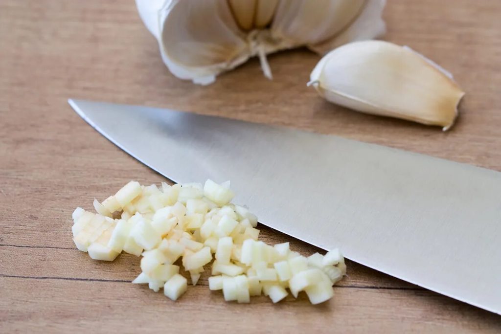 Takto skladujú cesnak šéfkuchári po celom svete: zostáva čerstvý až 12 mesiacov, nehnije a nevyklíči