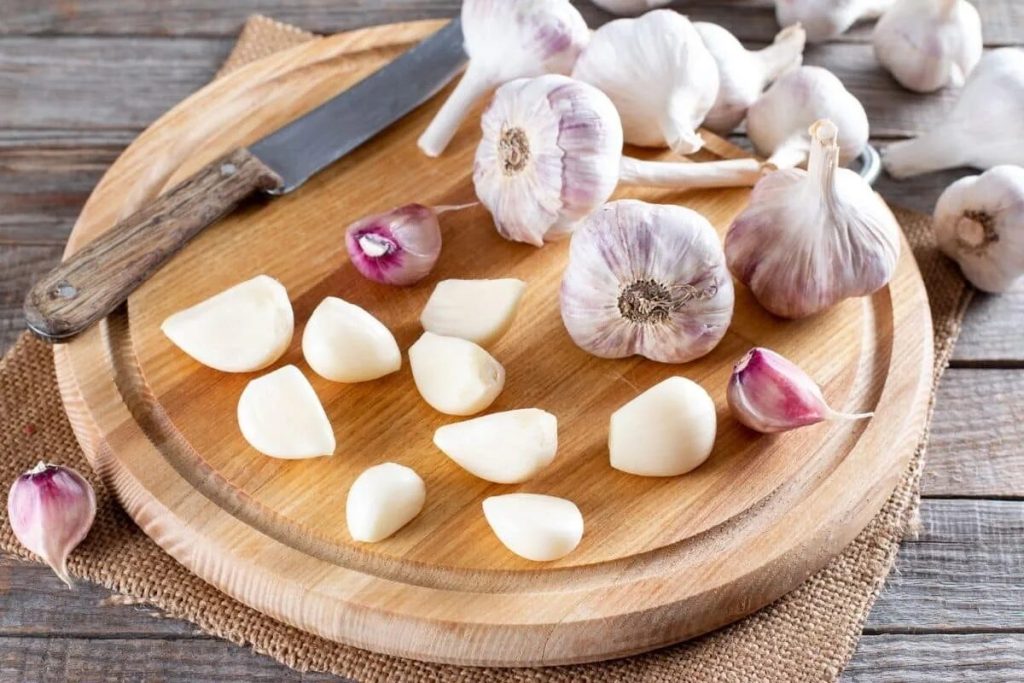 Takto skladujú cesnak šéfkuchári po celom svete: zostáva čerstvý až 12 mesiacov, nehnije a nevyklíči
