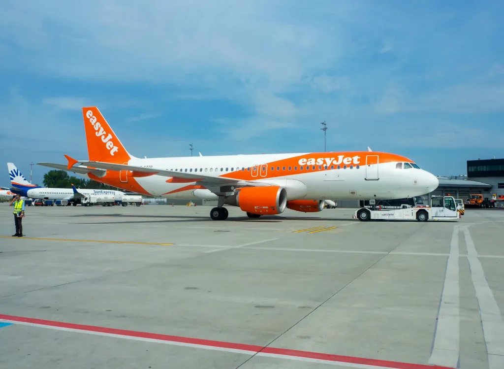 Riešenie spoločnosti Airbus, ktoré umožňuje lietadlám neznečisťovať životné prostredie na zemi, je rovnako jednoduché ako geniálne: tak vyzerajú „Taxiboty“