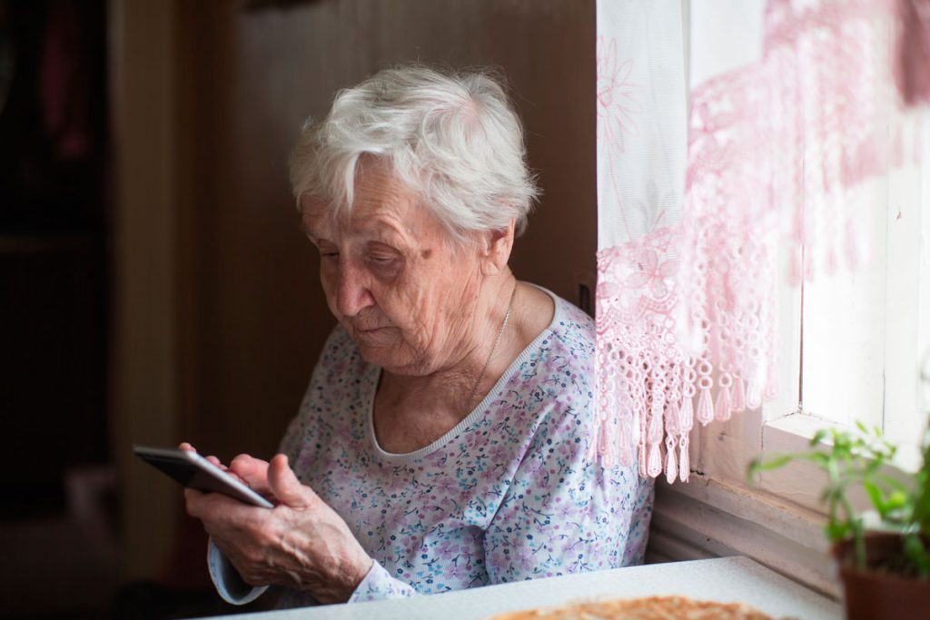 Dôchodkyňu podvodníci oklamali o takmer 700 000 eur v zlatých tehličkách a hotovosti