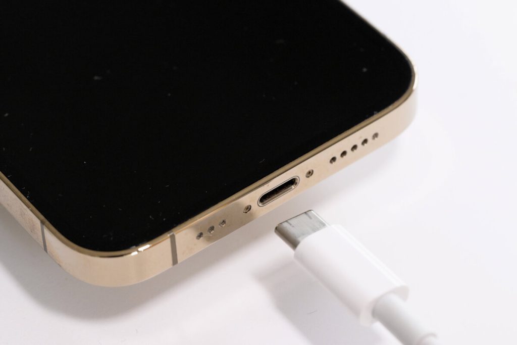 USB-C konektor vášho iPhone dokáže oveľa viac, ako len nabíjať telefón