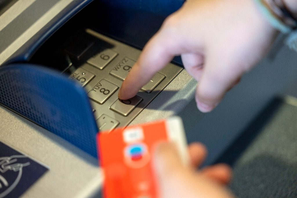 Veľká novinka v bankomatoch – čoskoro čaká milióny zákazníkov bánk