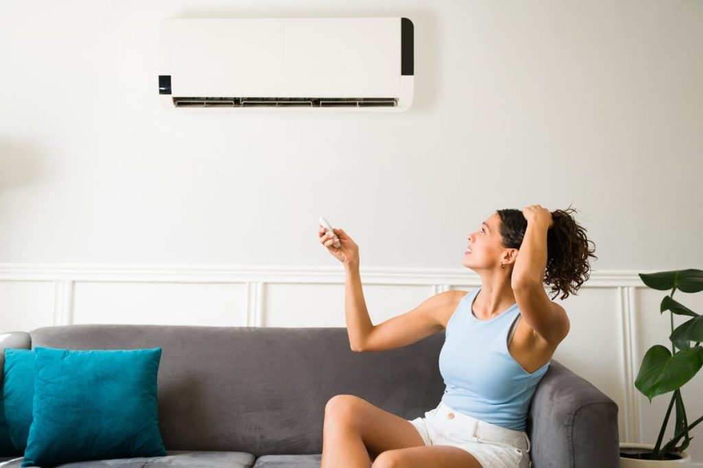 Odborník na klimatizáciu tvrdí: „Klimatizácia nespotrebuje rovnaké množstvo energie pri teplote 22 °C a 25 °C, závisí to od vonkajšej teploty a rozdielu teplôt medzi vonkajšou a vnútornou jednotkou.“