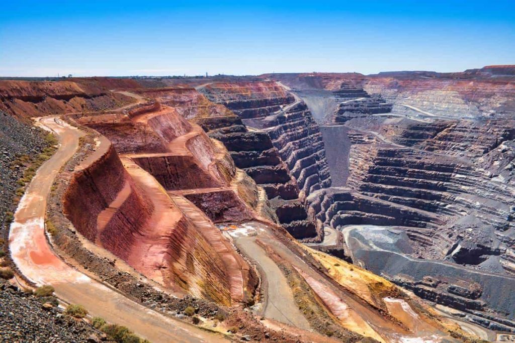 Fortuna Mining zaznamenala nárast ťažby zlata na 61 736 uncí v druhom štvrťroku 2025