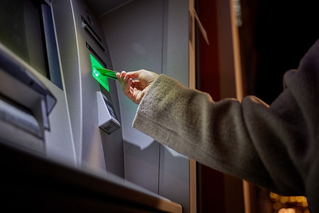 Bankomaty: čo nesmiete zabudnúť pri výbere hotovosti, aby ste sa vyhli podvodom
