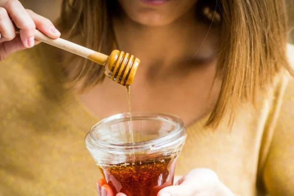 Pridajte trochu do šampónu. Vlasy prestanú vypadávať