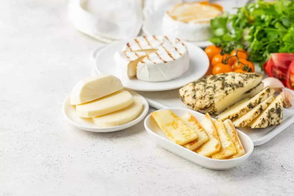 Starší ľudia by mali tento syr zaradiť do svojho jedálnička. Má dobrý vplyv na zrak, posilňuje kosti a zlepšuje činnosť mozgu