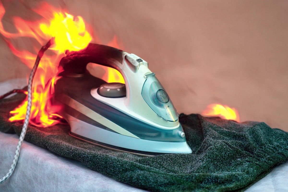 Ak necháte tento prístroj zapnutý počas spánku, môže to spôsobiť požiar v dome.