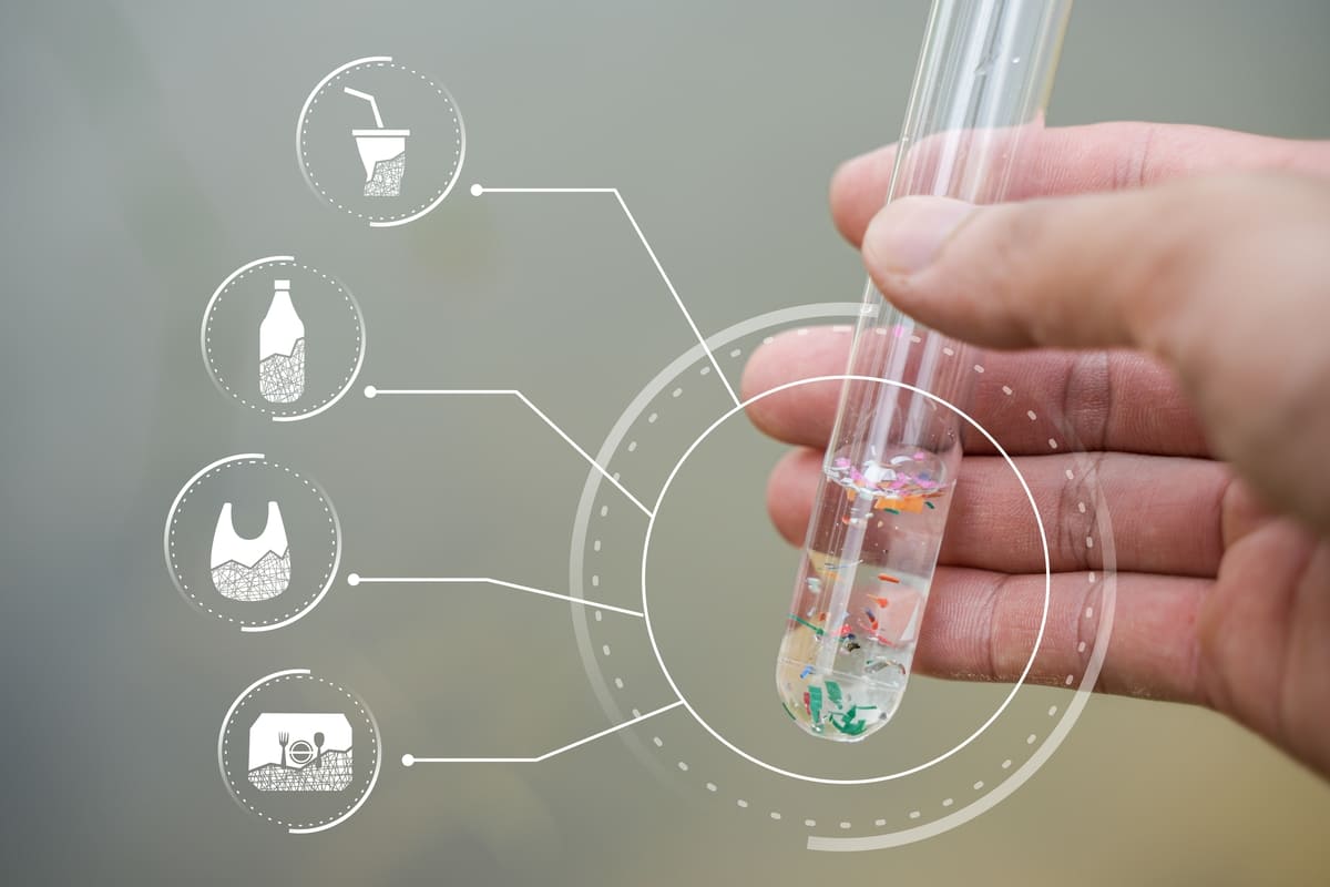 Každý deň vdychujeme 68 000 mikroplastov, bez toho aby sme vyšli z domu a bez ohľadu na to, či cestujeme.