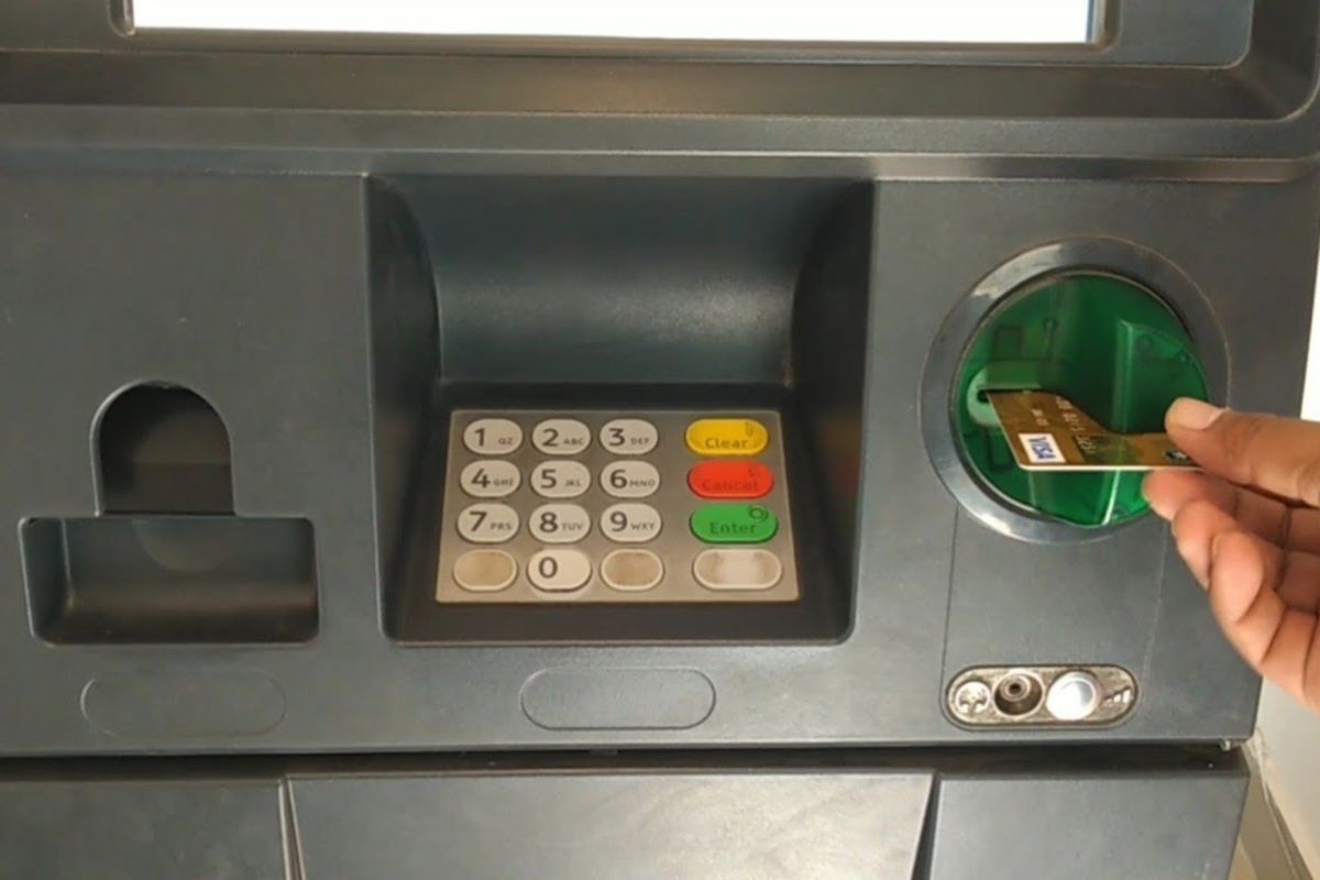 Bankomaty sa menia: čo treba urobiť pred vložením karty