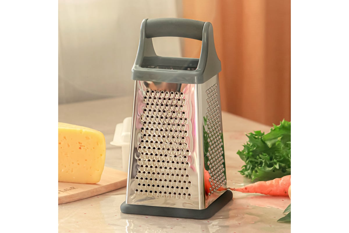 Štvrtá strana strúhadla skrýva tajomstvo, o ktorom málokto vie. Zistite, čo presne sa odporúča strúhať na nej, aby ste si uľahčili prácu a ušetrili čas.