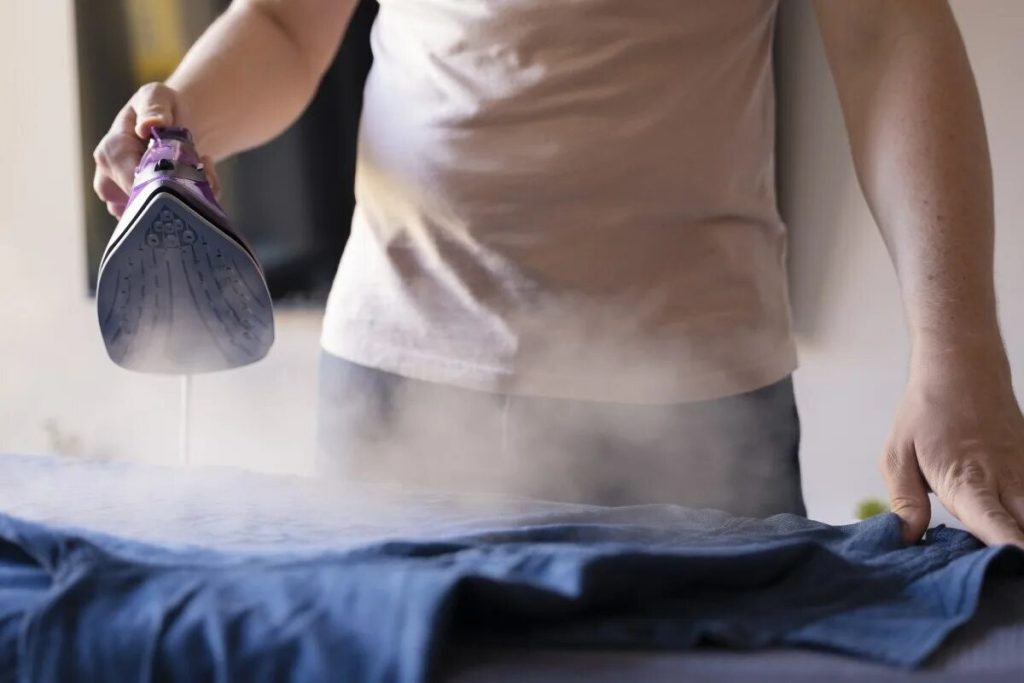 Ako odstrániť stopy po žehličke na oblečení: najlepší šijací trik