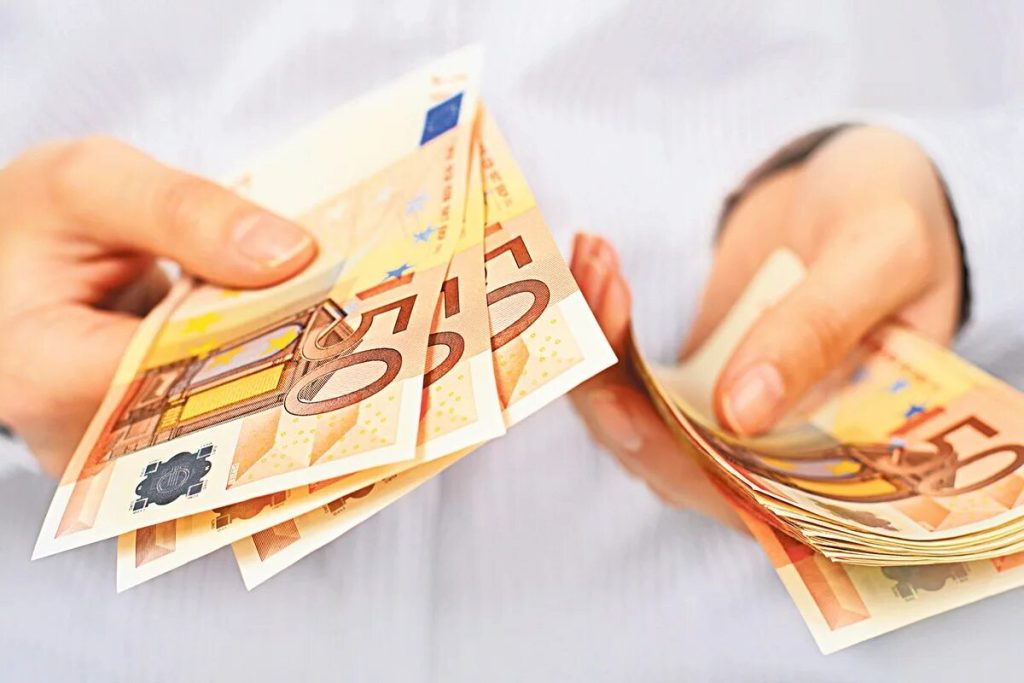 Banky vás nezachránia včas. Stále viac hlasov: „Vyberte si hotovosť“