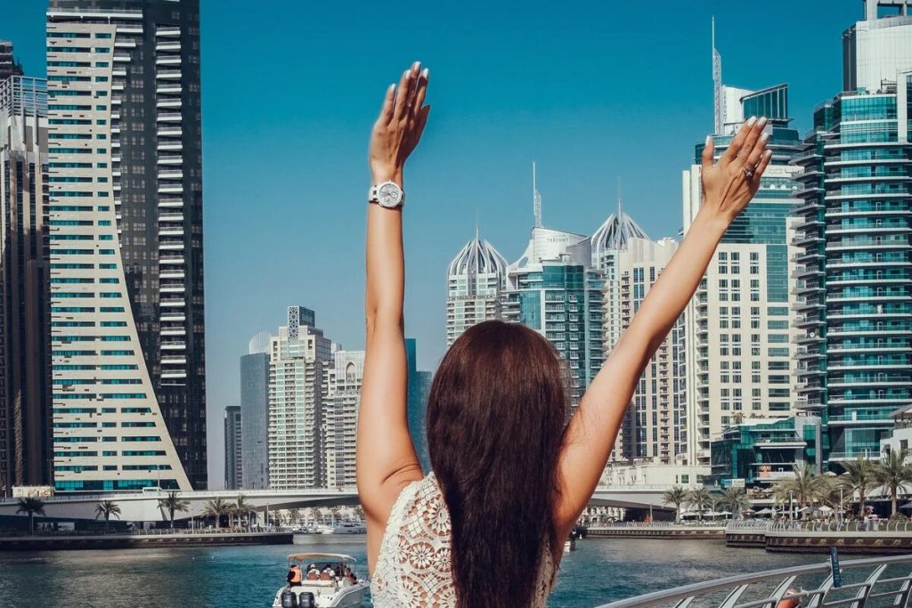 23-ročná emigrantka v Dubaji: 6 dní tvrdej práce, víno za 23 eur
