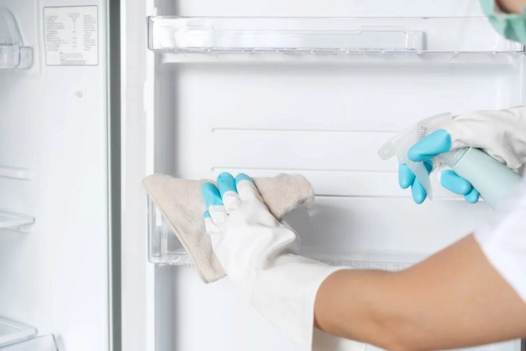 Stačia dve ingrediencie, aby chladnička žiarila čistotou. Bez chémie a nepríjemného zápachu