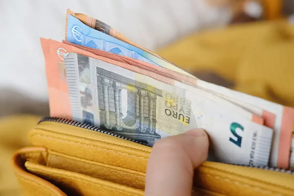 Ak triediš bankovky v peňaženke podľa nominálnej hodnoty, podľa psychológie máš pravdepodobne 4 spoločné črty