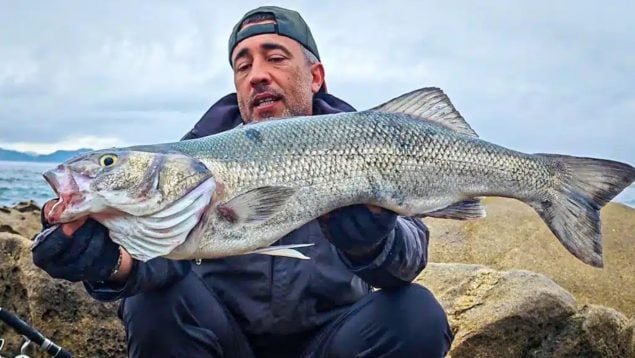 Skúsený rybár z Galície ulovil obrovský exemplár tejto ryby, ktorý zjedlo šesť ľudí