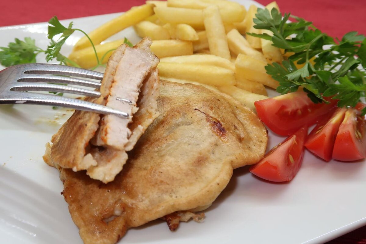 Takto Karol Okrasa pripravuje bravčové kotlety. Vďaka tejto šikovnej metóde sú bravčové kotlety jednoducho čarovné.