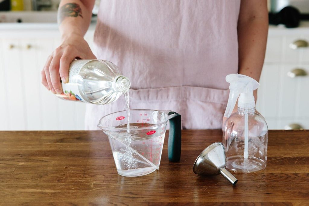 Stačia dve ingrediencie, aby chladnička žiarila čistotou. Bez chémie a nepríjemného zápachu