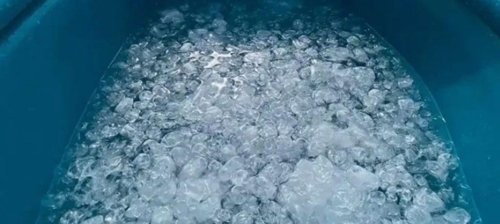 Výskum ukazuje, či kúpele s ľadom alebo studenou vodou pomáhajú schudnúť a spaľovať tuk