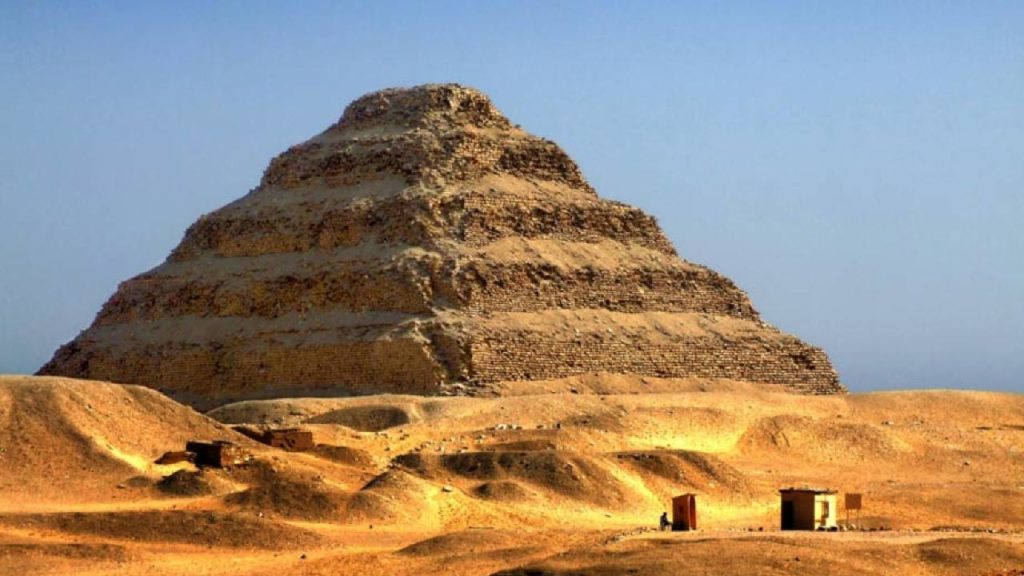 Archeológovia objavili v Egypte 16-metrovú knihu, ktorá ležala v zemi tisíce rokov