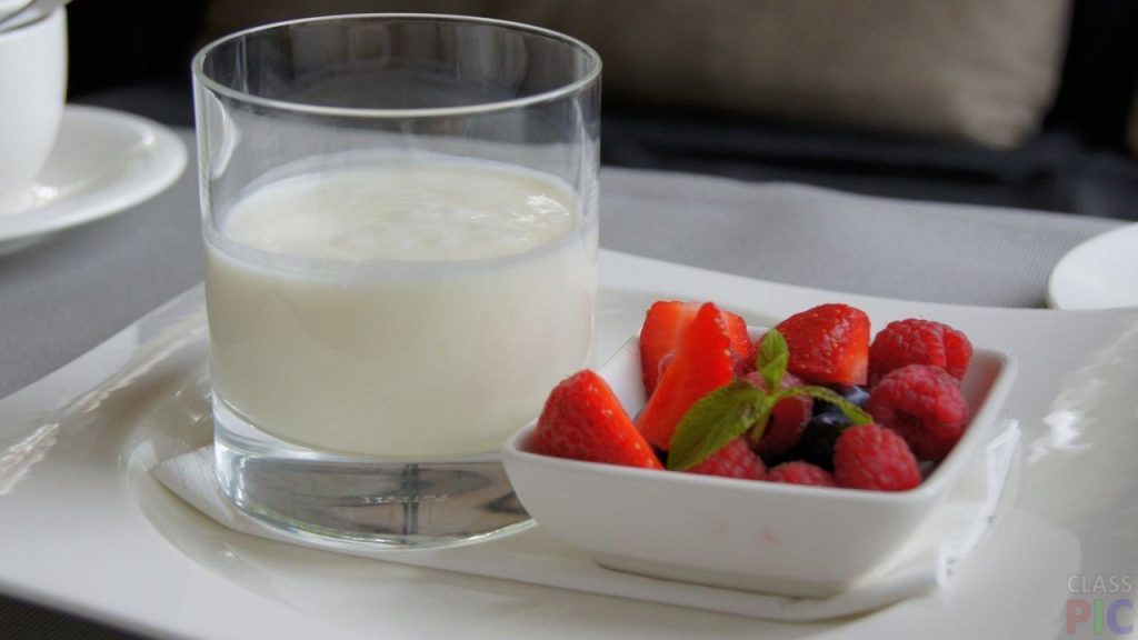 Je naozaj zdravé jesť na večeru len ovocie alebo jogurt?