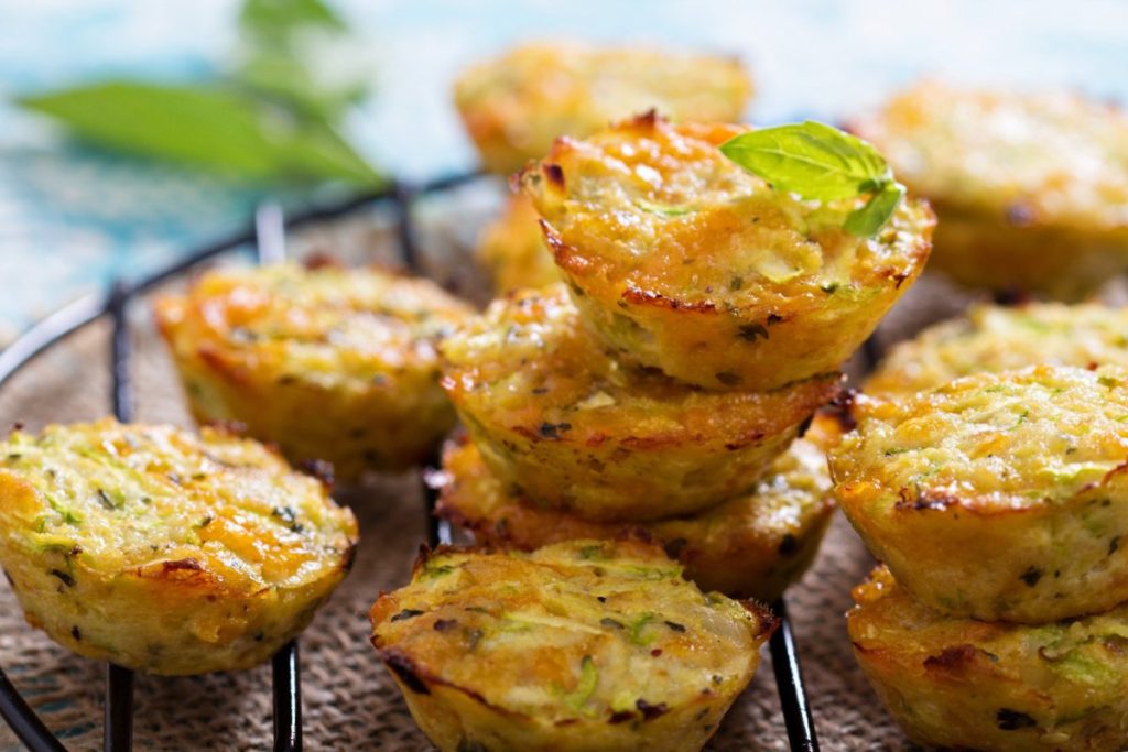 Nezáleží na tom, či sú studené alebo teplé: tieto muffiny s cuketou a zemiakmi sú vždy úspešné