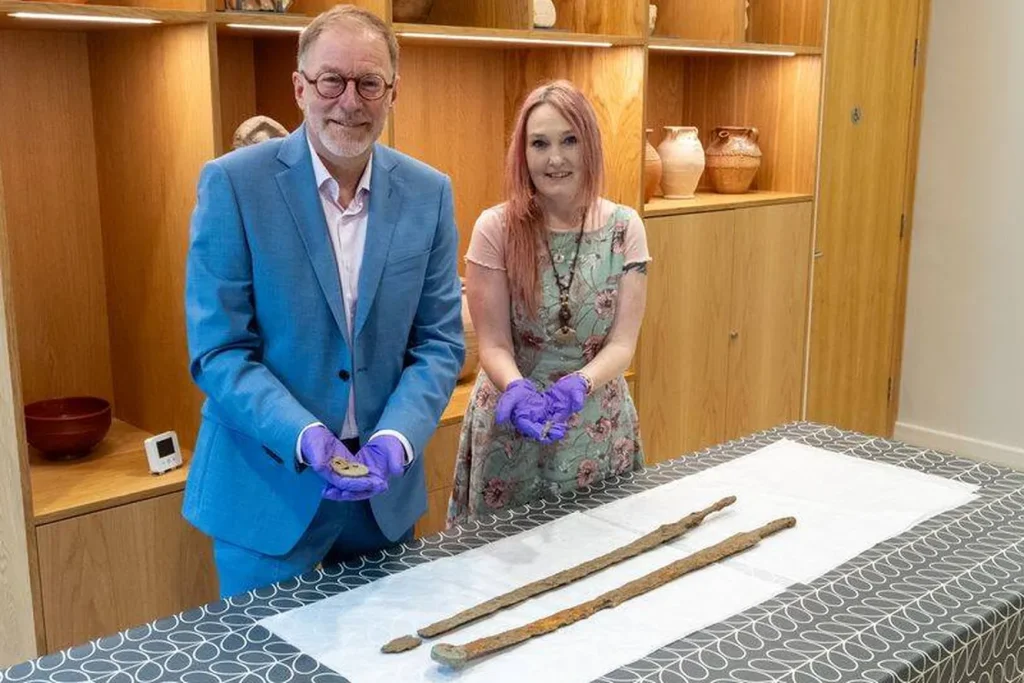 Monumentálny nález: amatérsky archeológ nájde dva meče Rímskej ríše pomocou detektora kovov