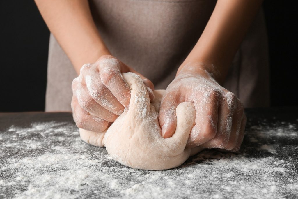 Vždy pridávam pohár do kvaseného cesta. Vďaka tomu je nesmierne nadýchané a vlhké