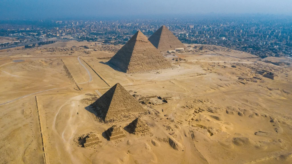 Skrytý objav v blízkosti pyramíd v Gíze oživuje teórie o tajomstvách starovekého Egypta