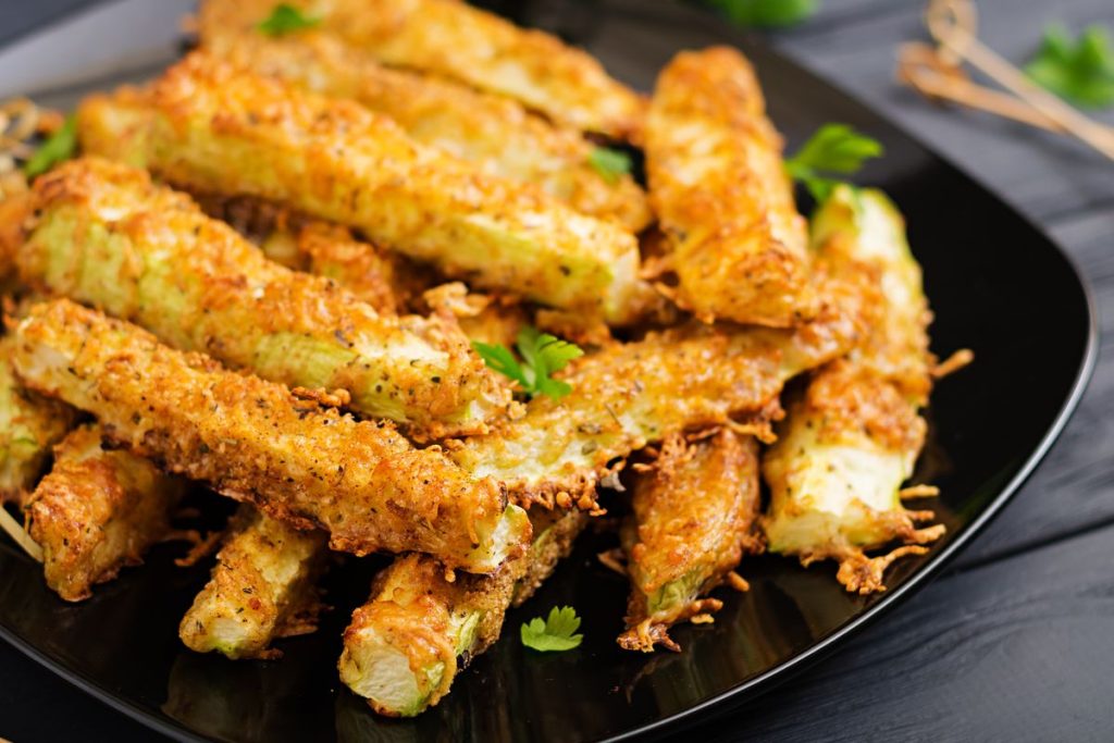 Cukety v novej podobe. Recept na cuketové hranolky s parmezánom