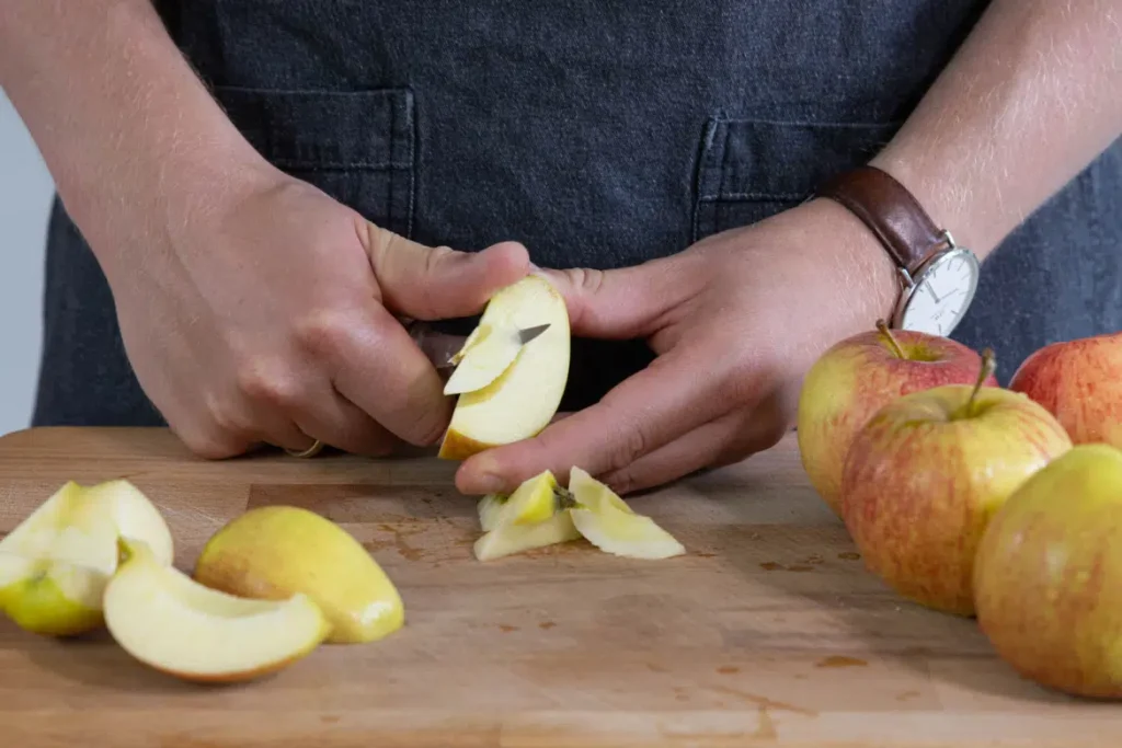Príprava jablkového pyré v pohároch so skrutkovacím viečkom: jednoduchý recept na domáce varenie